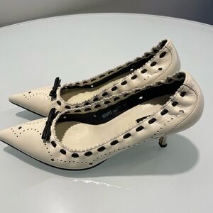 Bally Low Heel Pointed Toe Elegant Pumps Size 7 Pearl Color Made in Italy